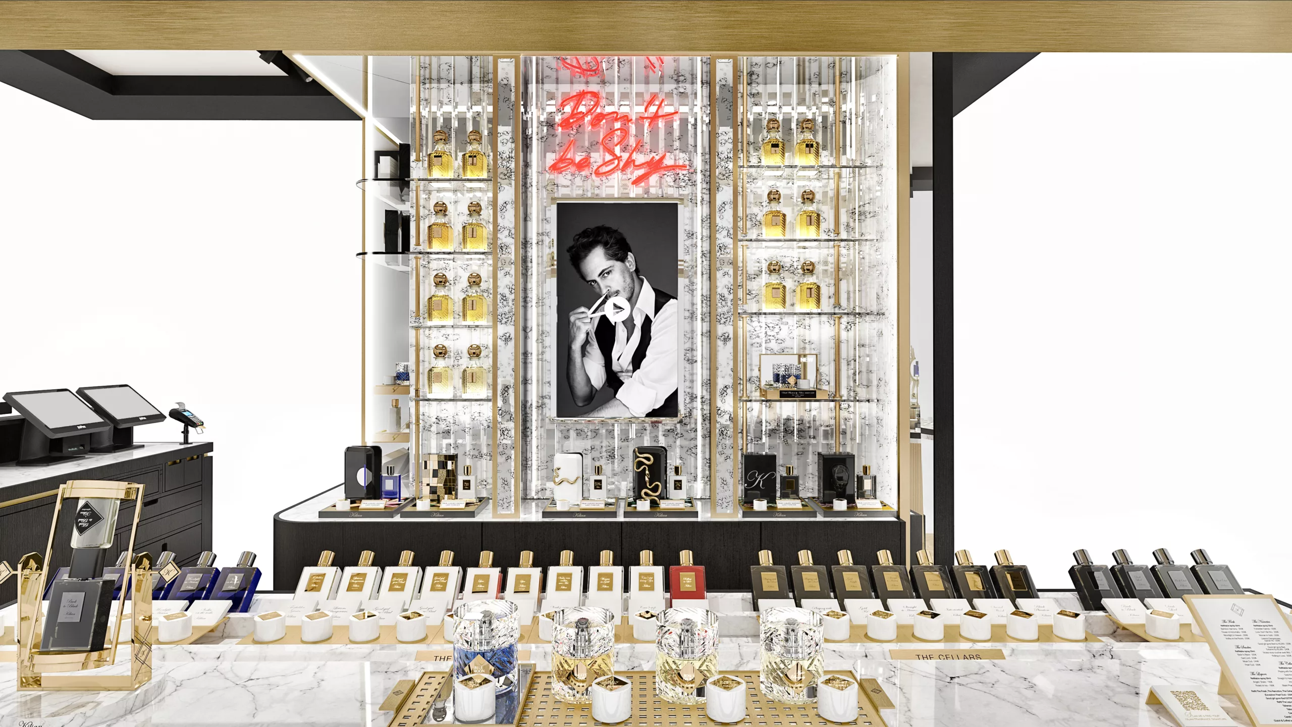Vue 3D retail pop-up Kilian avec niche miroir ancien, visuel égérie, étagères or et bar en marbre blanc avec parfums et verres de whisky.